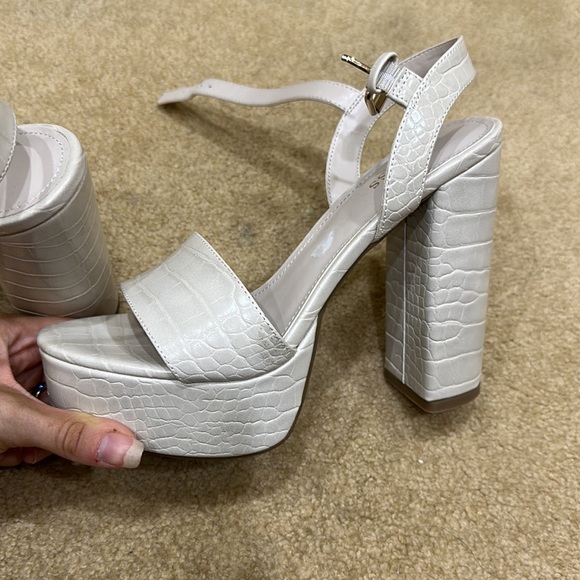 Ivory croc print platform heel - Picture 3 of 6